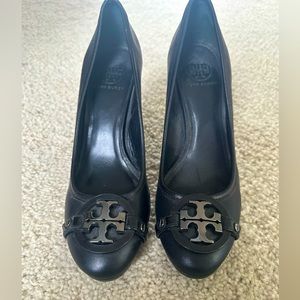 Tory Burch Tory Burch Black Leather Pumps size 10.5. EUC